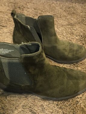 White Mountain Olive Green Suede Chukka Boots